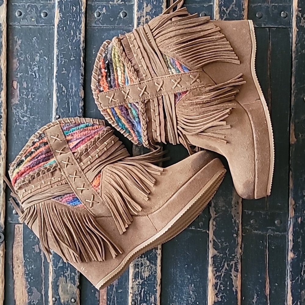 Naughty Monkey western style fringe ankle boot/bootie/wedge sz 9